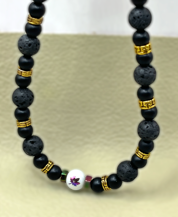 Men’s maple leaf onyx necklace - Image 4