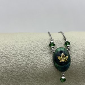 Maple leaf green necklace