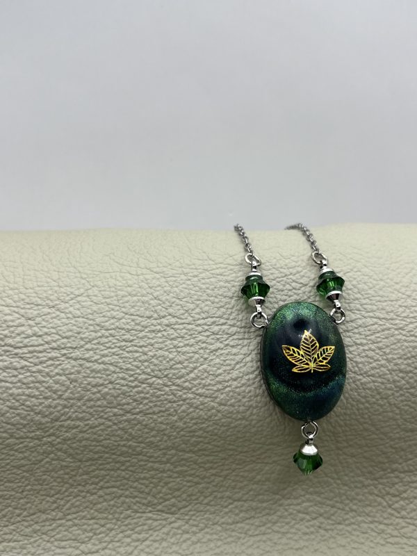 Maple leaf green necklace