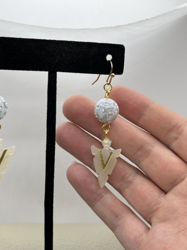 Elegant Arrow Head Earrings - Image 7