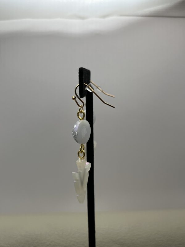 Elegant Arrow Head Earrings - Image 10