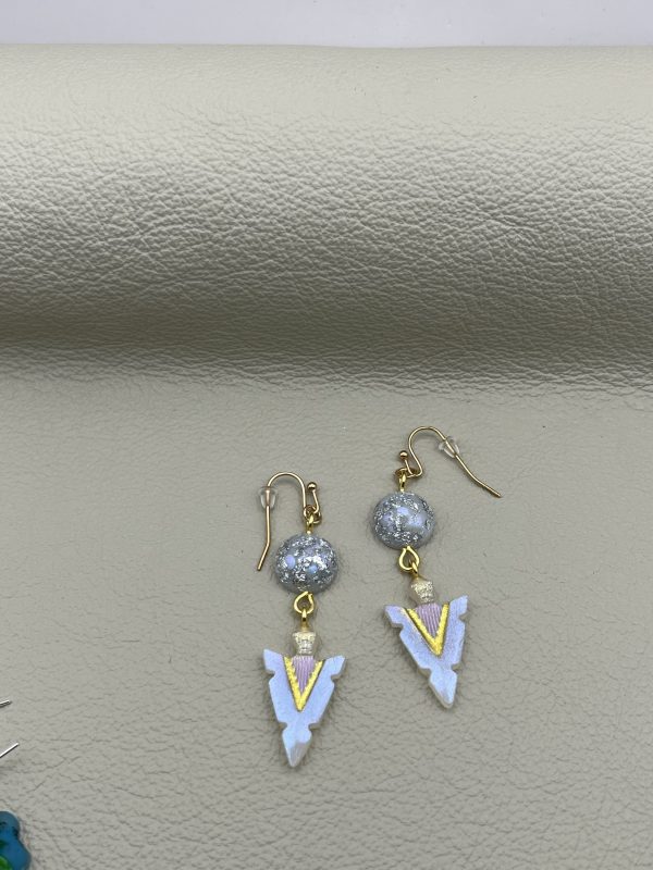 Elegant Arrow Head Earrings - Image 4