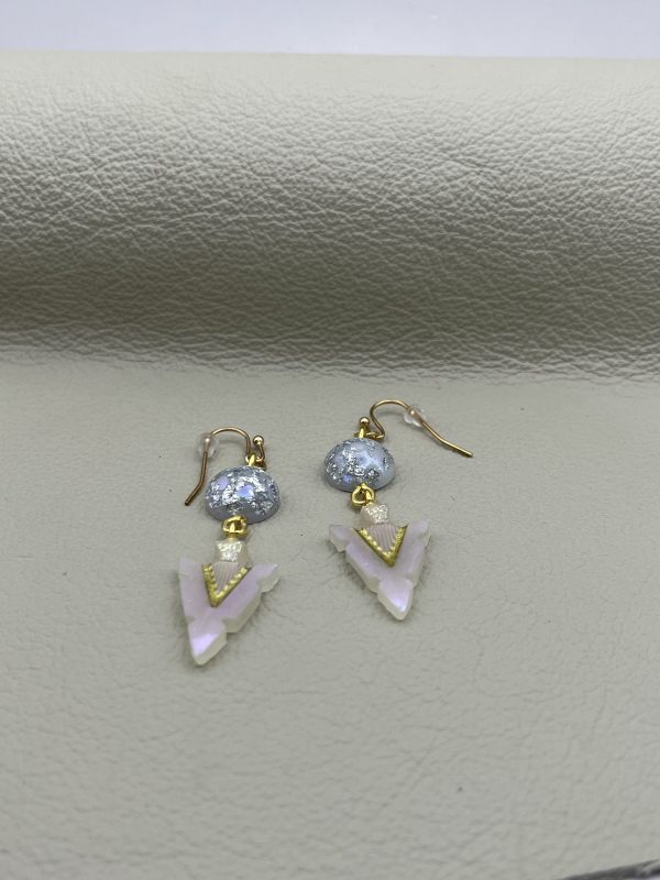 Elegant Arrow Head Earrings - Image 3