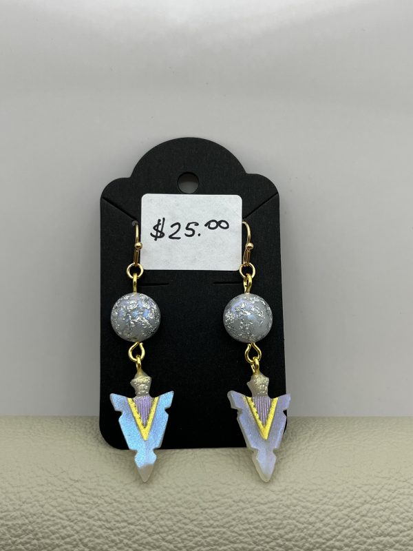 Elegant Arrow Head Earrings - Image 2